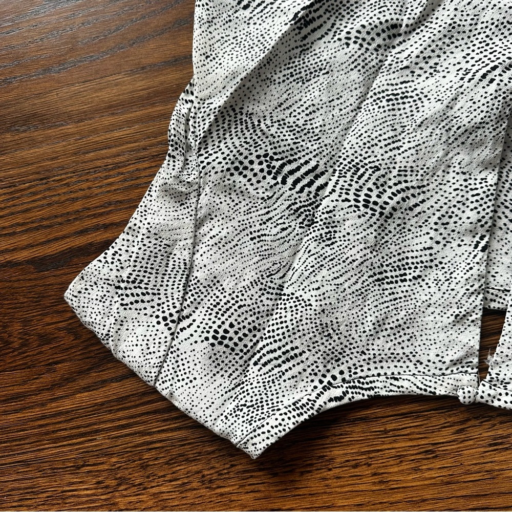 Joie Silk Animal Print Blouse Short Sleeve Black White Size xS - Picture 10 of 11